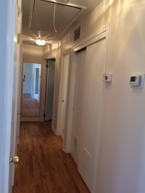 Building Photo - LOCATION, LOCATION, 3 BEDROOM HOUSE FOR LE...