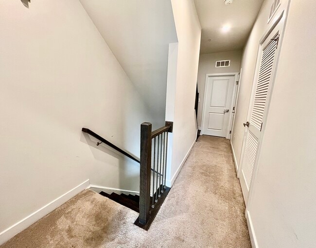 Building Photo - 214 S Newkirk St