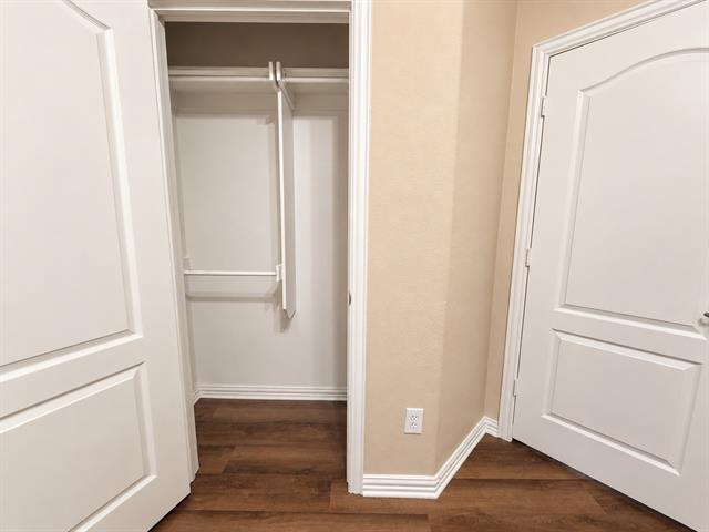 Building Photo - 1572 Barksdale Dr