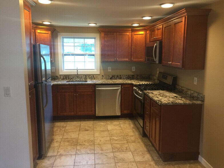Building Photo - 3207 Valley Pl