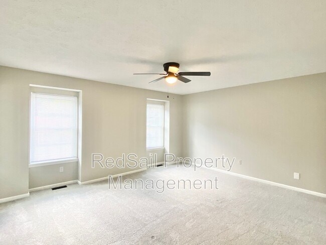Building Photo - 709 Chatsworth Dr