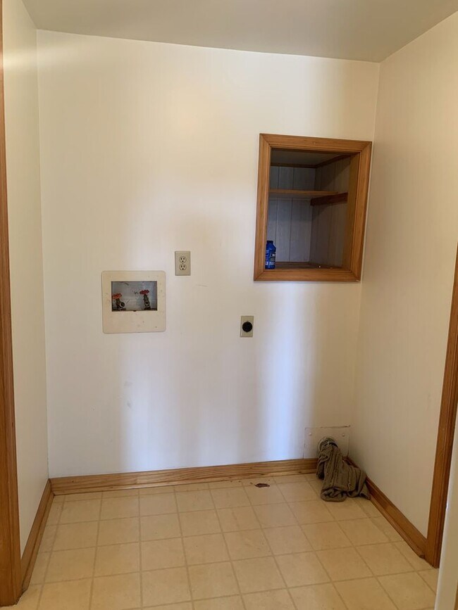 Building Photo - 5065 Buchanan Trail E