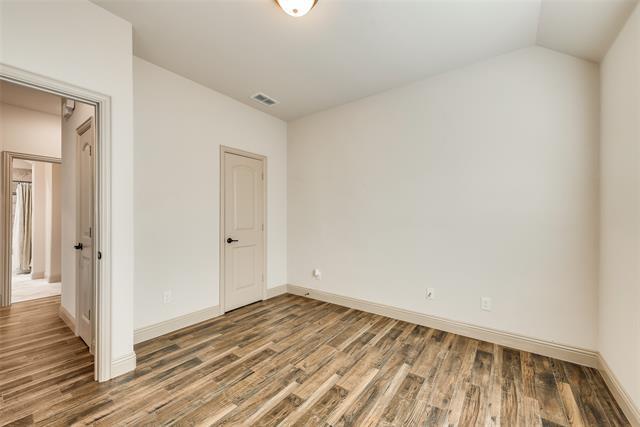 Building Photo - 110 Thoroughbred St