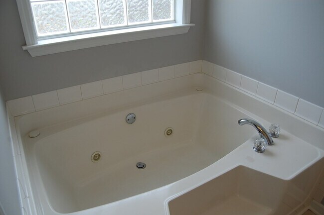 Building Photo - 31 Flower Break Rd