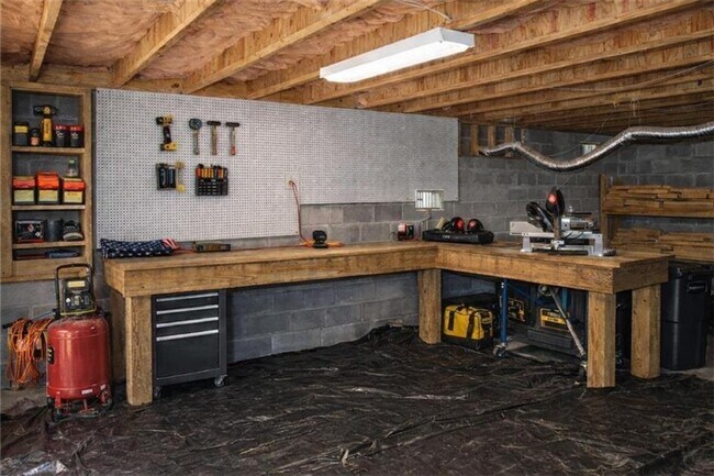 Building Photo - 3310 Southshore Ln