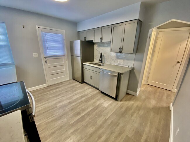 Building Photo - 2429 Mary Ave