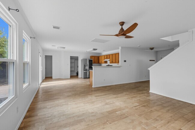 Building Photo - 617 Riverway Ln