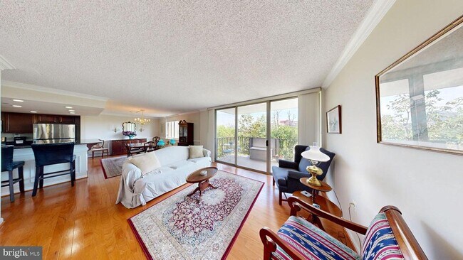 Building Photo - 1515 S Arlington Ridge Rd