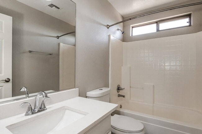 Building Photo - 13833 W Keim Dr