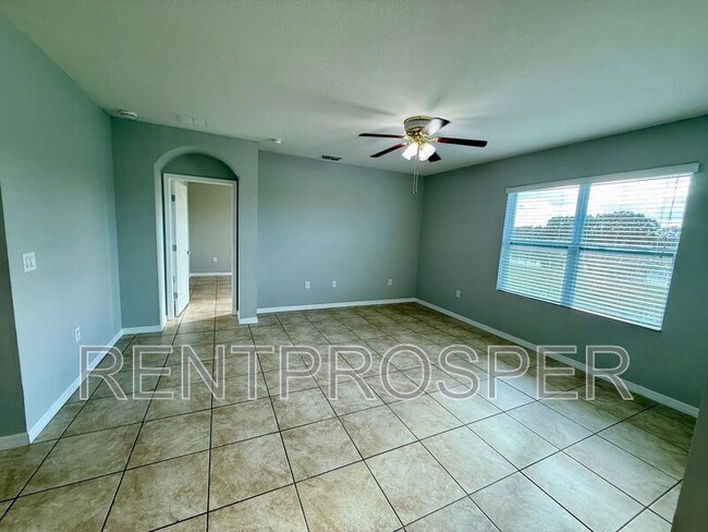 Building Photo - 4222 Roberta Dr