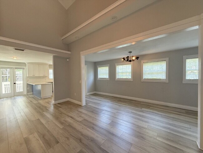 Building Photo - 7808 Bay Dr