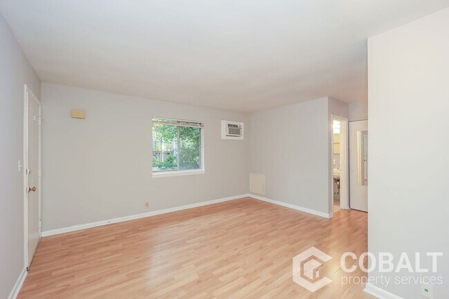 Building Photo - 905 Greenwood Ave NE