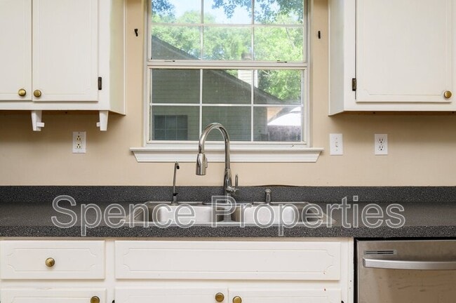 Building Photo - 4863 Kensington Ln