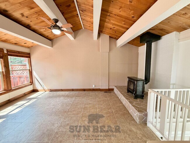 Building Photo - 702 College Dr