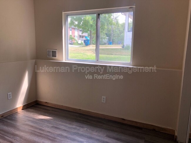 Building Photo - 1126-1128 Greenwood Ave