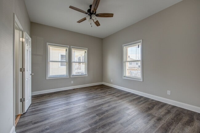 Building Photo - 21 Maple Ave