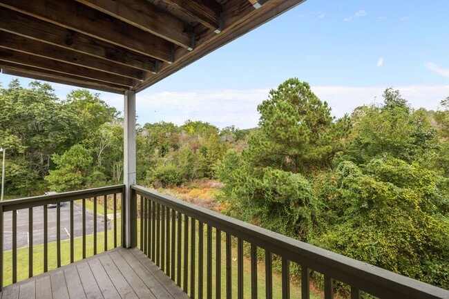 Building Photo - 962-6 Stewarts Creek Dr