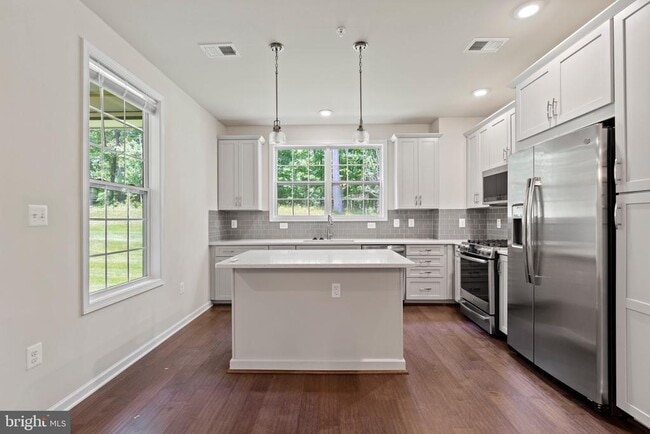 Building Photo - 23235 Milltown Knoll Square