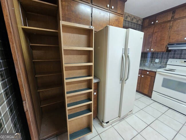 Building Photo - 96 Glencrest Dr