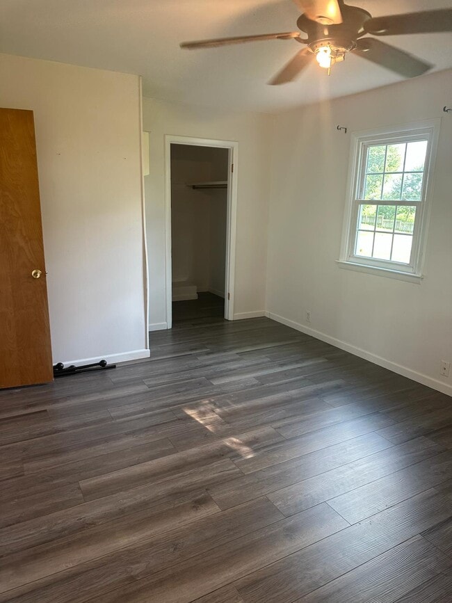 Building Photo - 4305 E Maple Manor Pkwy
