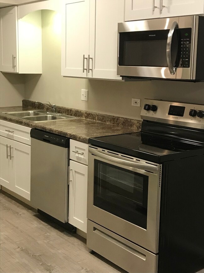 Kitchen - 1153 S Forums Ct