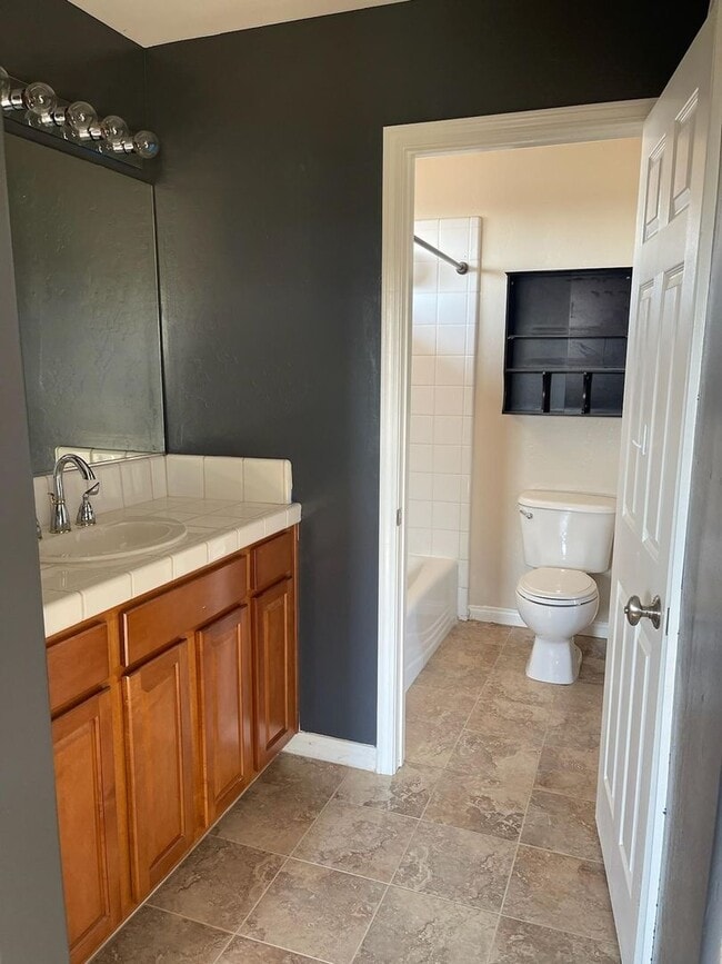 Building Photo - 11916 Grecian Laurel St