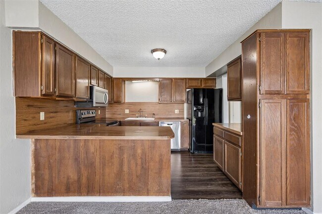 Building Photo - 3703 Southwind Ave