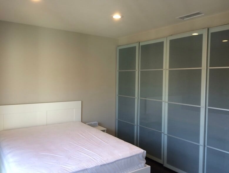 Building Photo - 6470 W 84th Pl