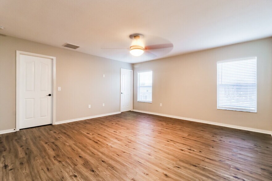 Building Photo - 9548 Simeon Dr