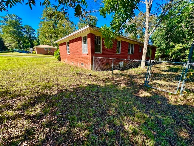 Building Photo - 2704 44th Ave