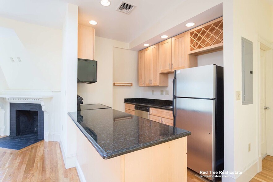 Unit 1 - 197 Commonwealth Ave