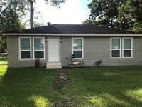 Building Photo - 2122 N Grand Blvd