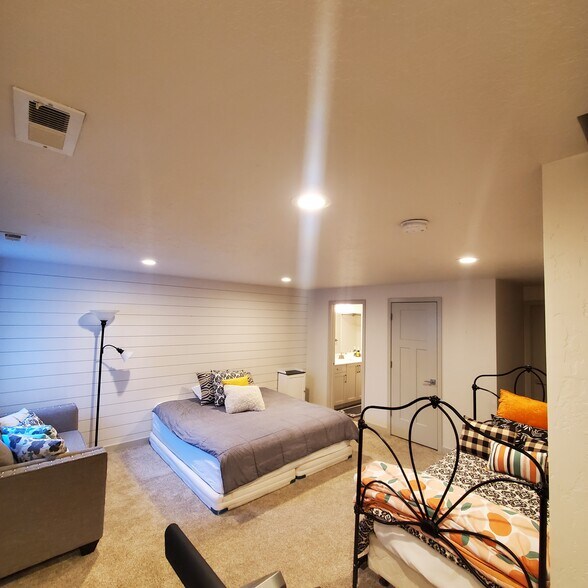 4th Bedroom - 261 E Ellen Ln