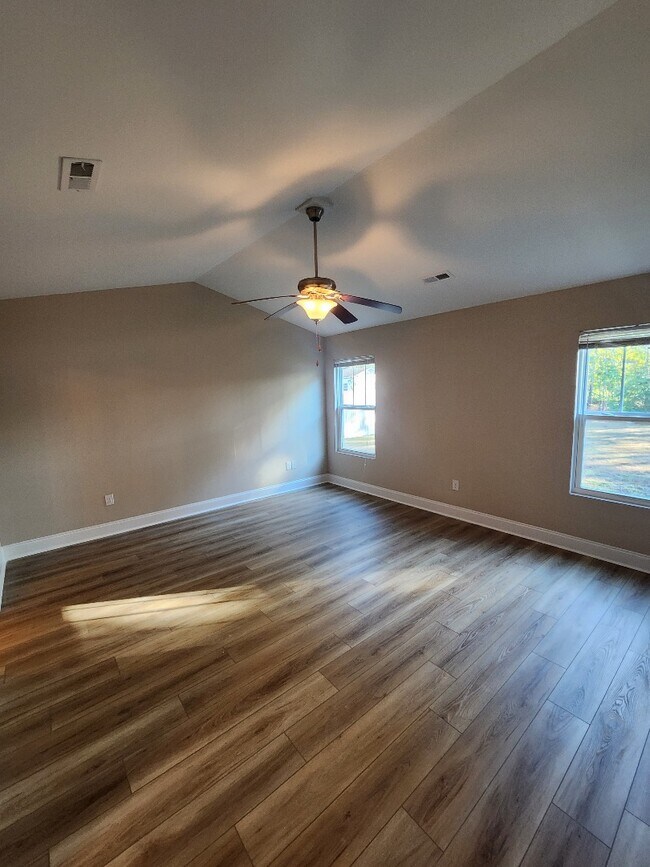 Building Photo - 223 Leadoff Dr