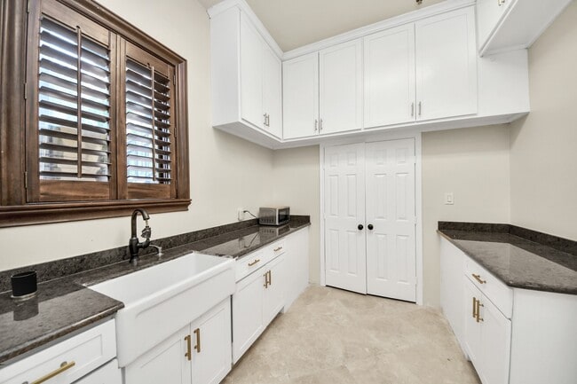 Building Photo - 11103 Memorial Dr