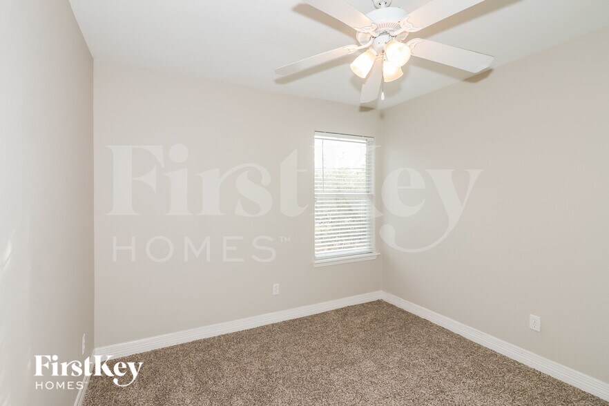 Building Photo - 214 N Native Ln