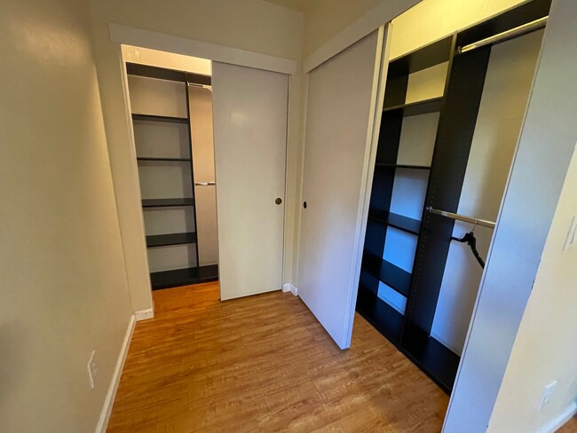 Custom closets, primary bedroom - 132 Luna Grande Cir