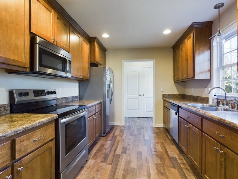 Building Photo - 3706 Perthshire Ln