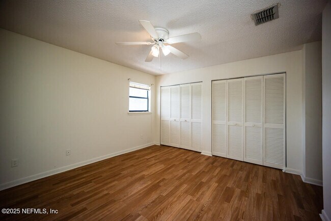 Building Photo - 1307 River Hills Cir E