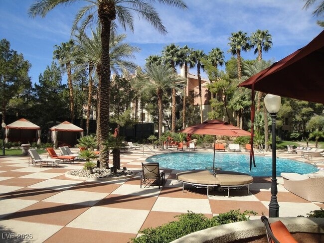 Building Photo - 220 E Flamingo Rd