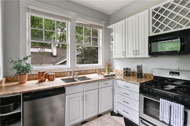 Building Photo - 635 Bonaventure Ave NE