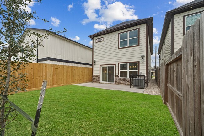 Building Photo - 3539 Mt Pleasant St