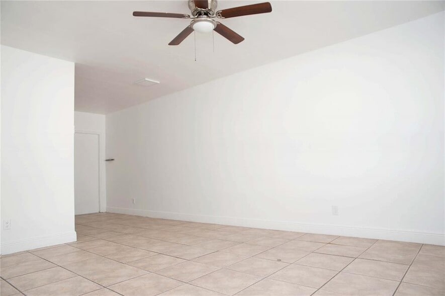 Building Photo - 2206 Fillmore St