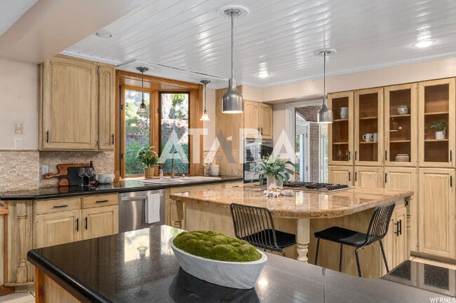 Building Photo - 1577 E Tomahawk Dr