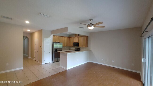 Building Photo - 5976 Pavilion Dr