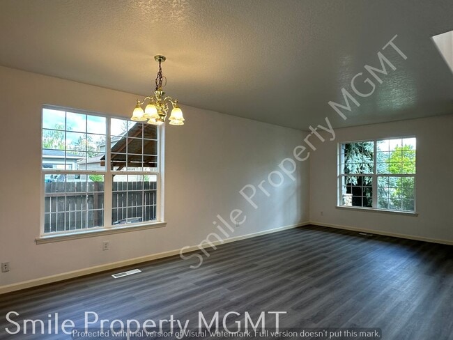 Building Photo - A beautiful 2-story single house in Clackamas.