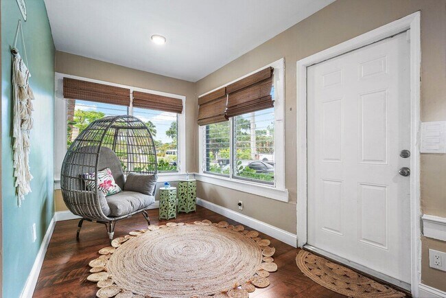 Building Photo - 314 S Palmway