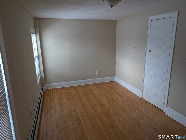 Building Photo - 17 Burlington Rd