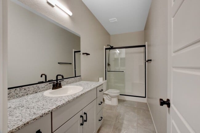 Building Photo - Don't miss this Top Notch 4 Bedroom, Beaut...