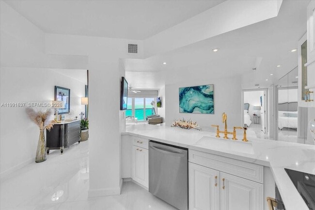 Building Photo - 6767 Collins Ave